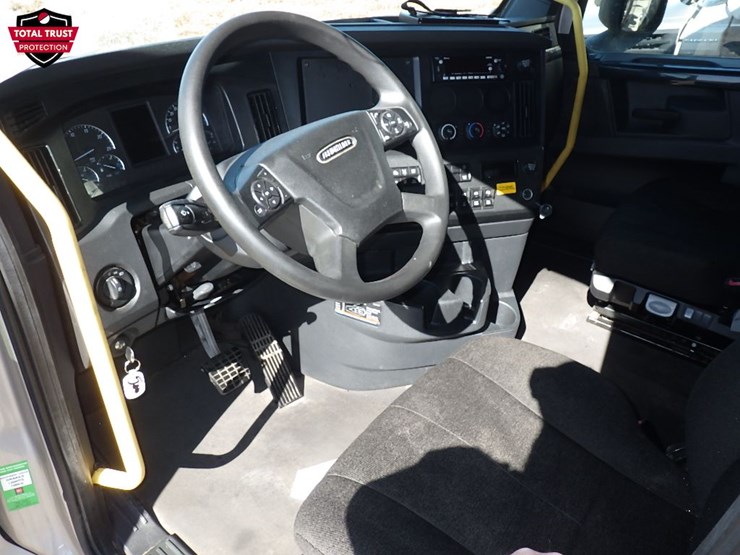 2024-freightliner-cascadia-126-image-18