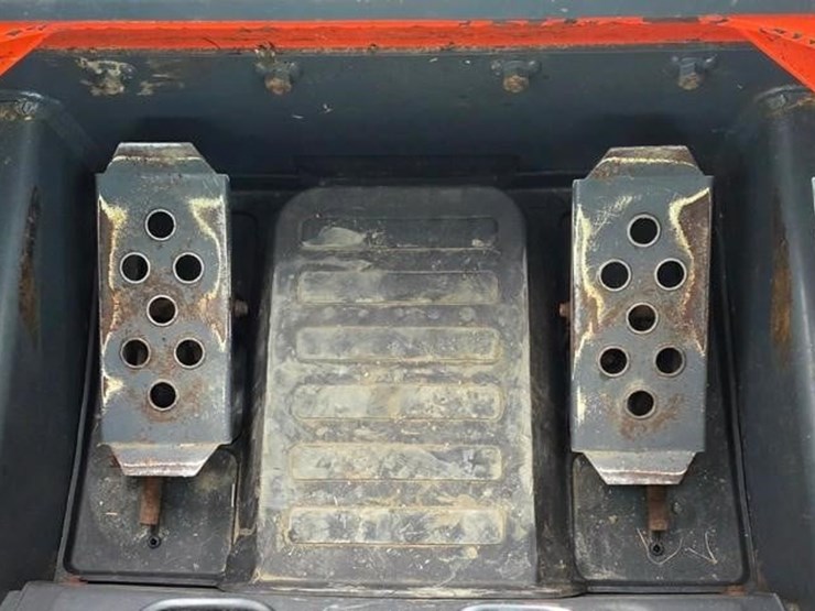 2016-kubota-ssv65-image-45