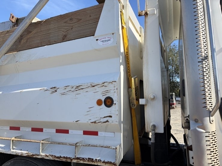 2012-freightliner-m2-t/a-dump-truck-image-27