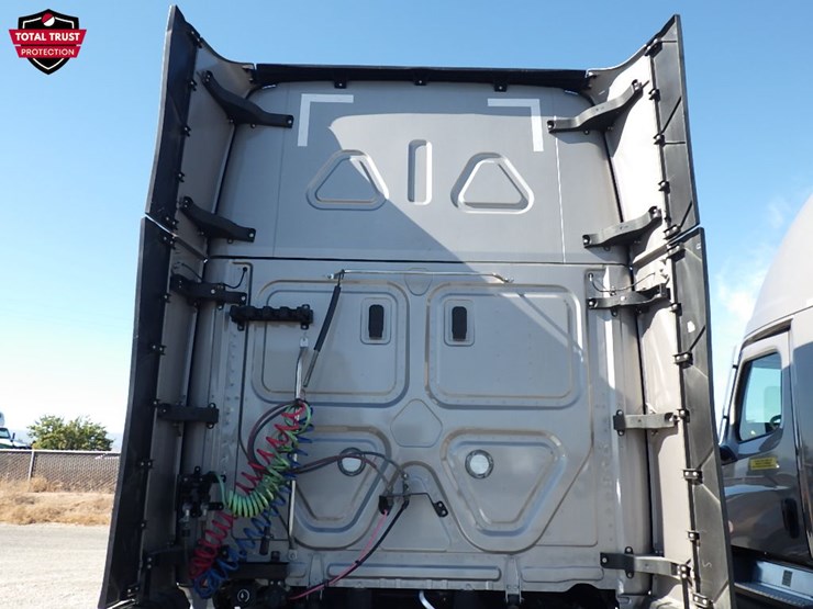 2024-freightliner-cascadia-126-image-12