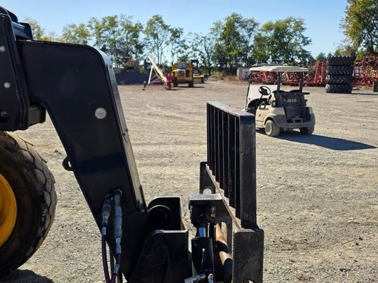 2018-caterpillar-tl642d-image-33