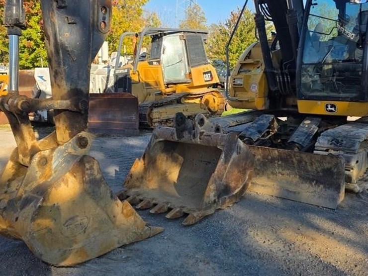 2015-deere-135g-image-55