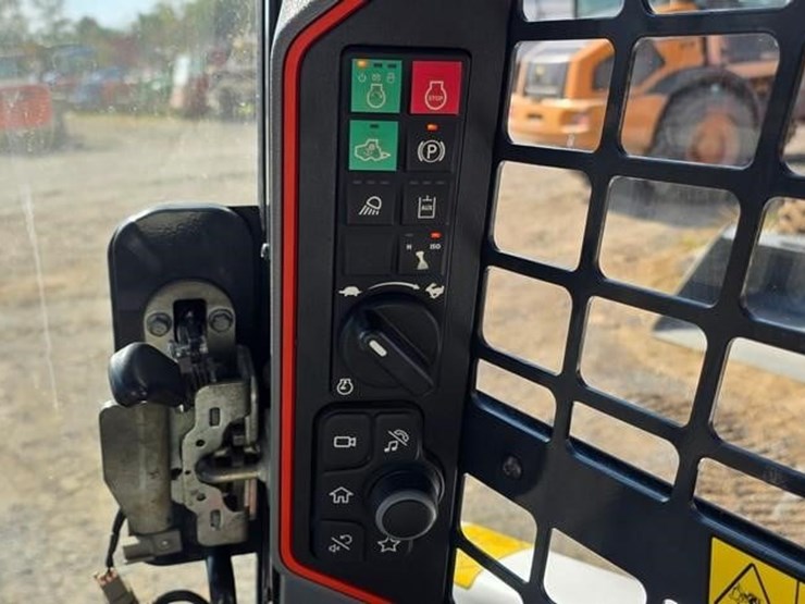2020-bobcat-s76-image-51