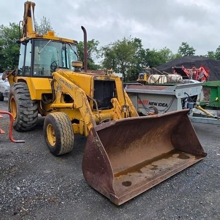 DEERE 710B