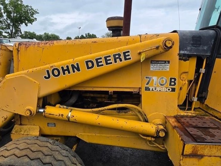 deere-710b-image-42