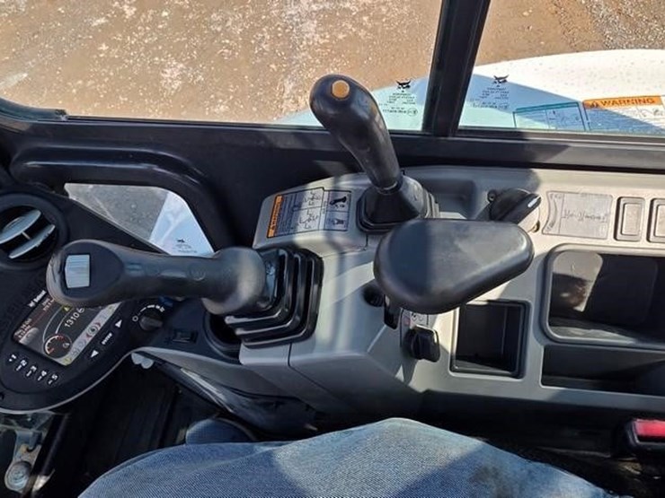 2016-bobcat-e35-image-57