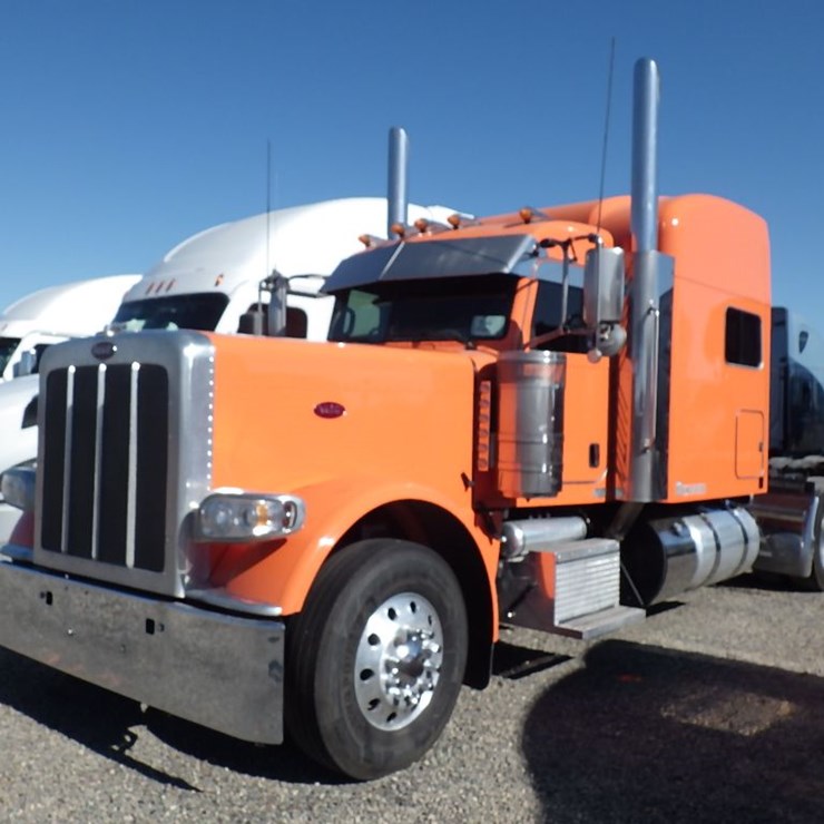 2022 PETERBILT 389