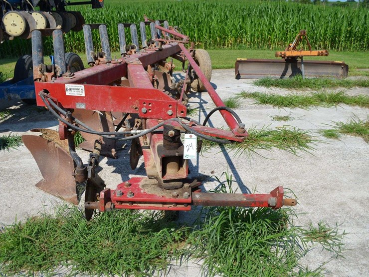 case-720-5-bottom-plow-image-2