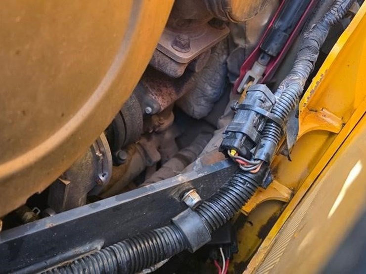 2018-deere-331g-image-40