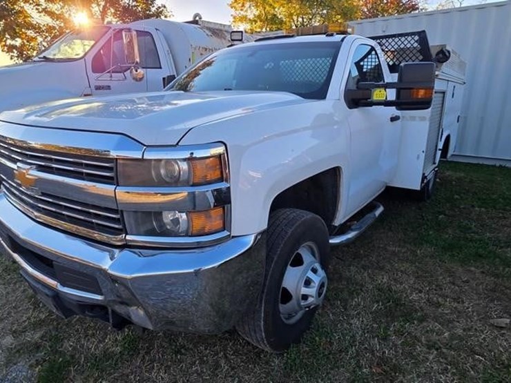 2015-chevrolet-silverado-3500hd-image-2