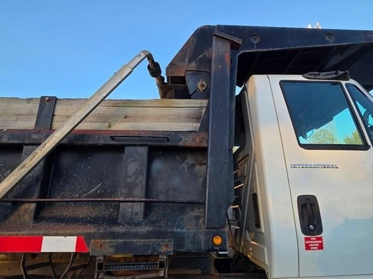 2006-international-durastar-4300-image-24