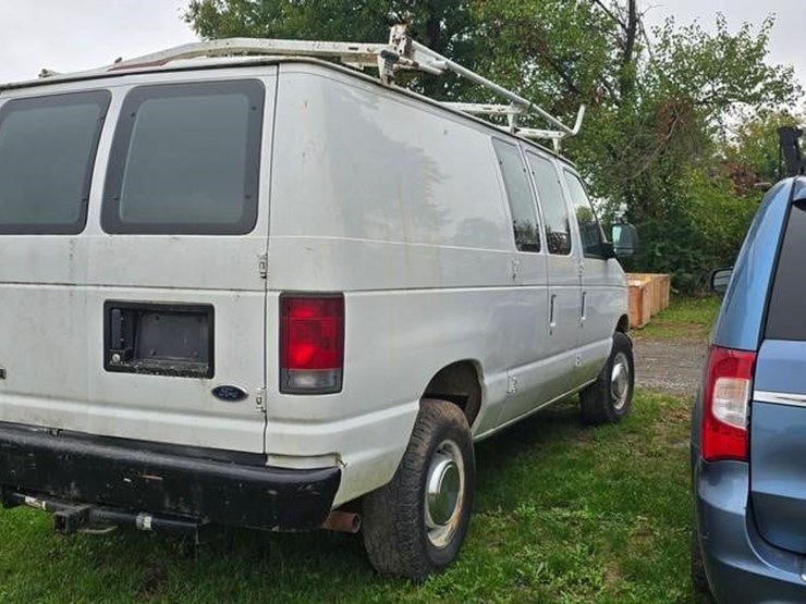 2006-ford-e250-image-3