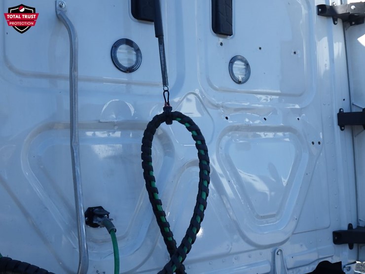 2022-freightliner-cascadia-126-image-22