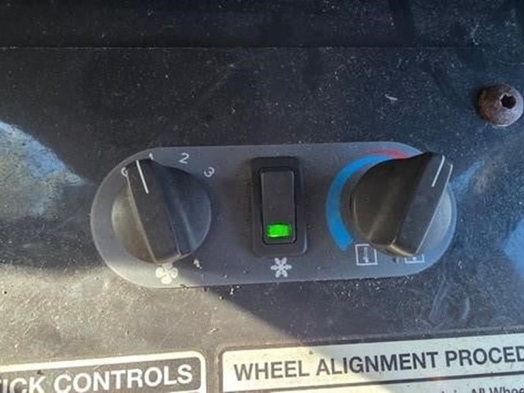 2010-bobcat-toolcat-5600-image-68