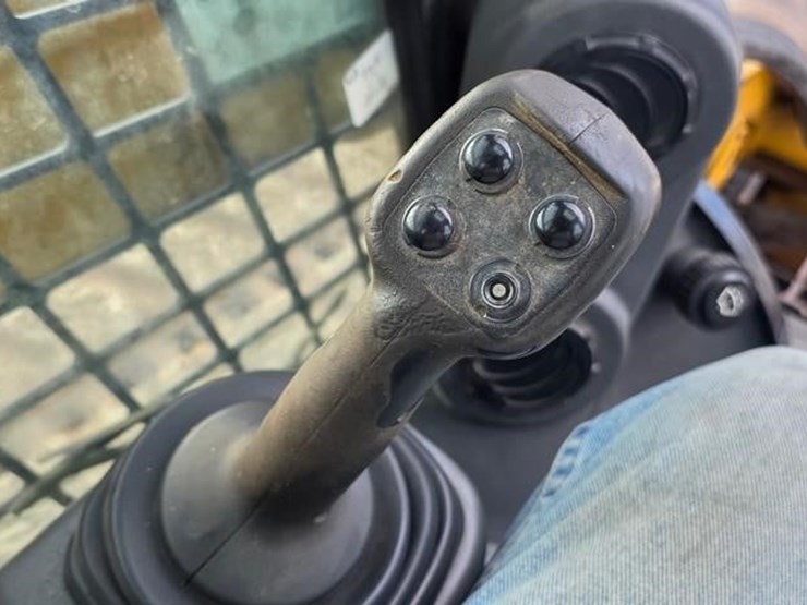 2019-caterpillar-299d2-xhp-image-52