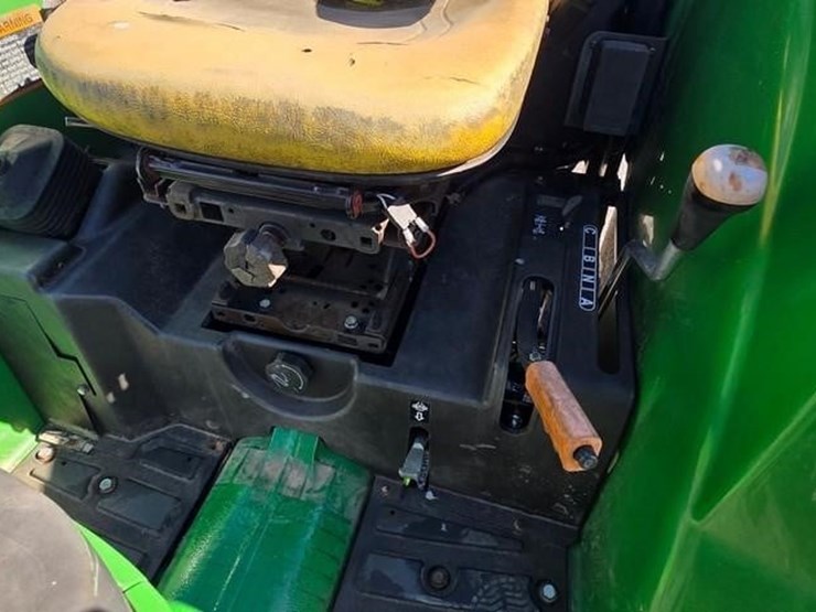john-deere-4052m-image-36