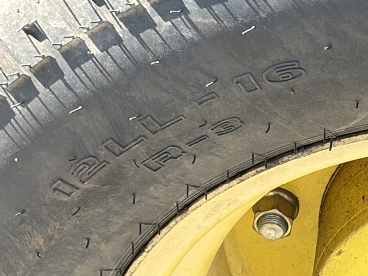 2013-john-deere-5085m-image-13
