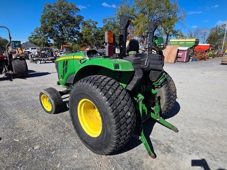 john-deere-4052m-image-4