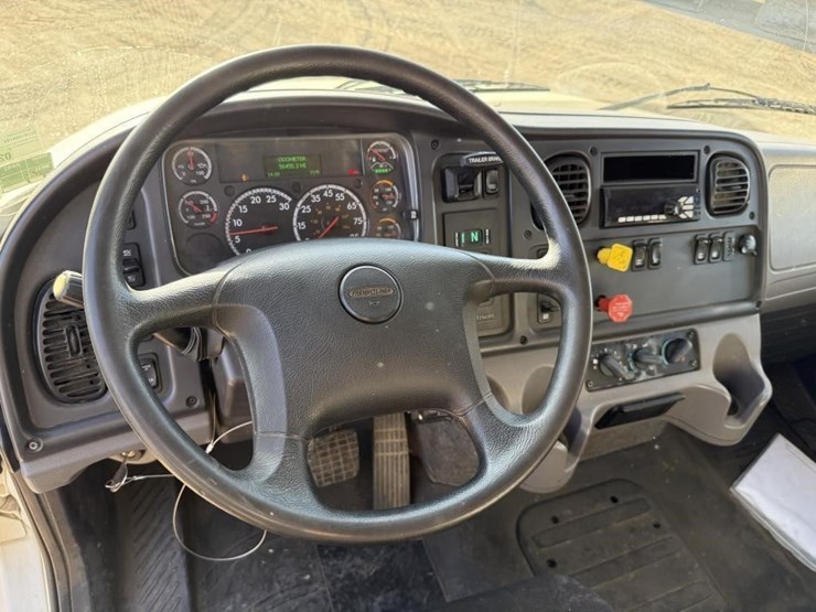 2019-freightliner-m2-dump-truck-image-8