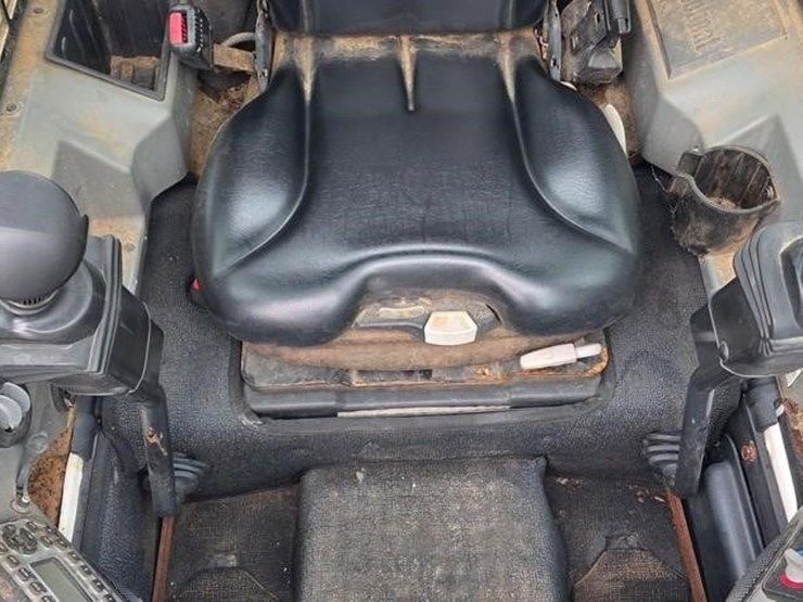 2012-bobcat-s650-image-46