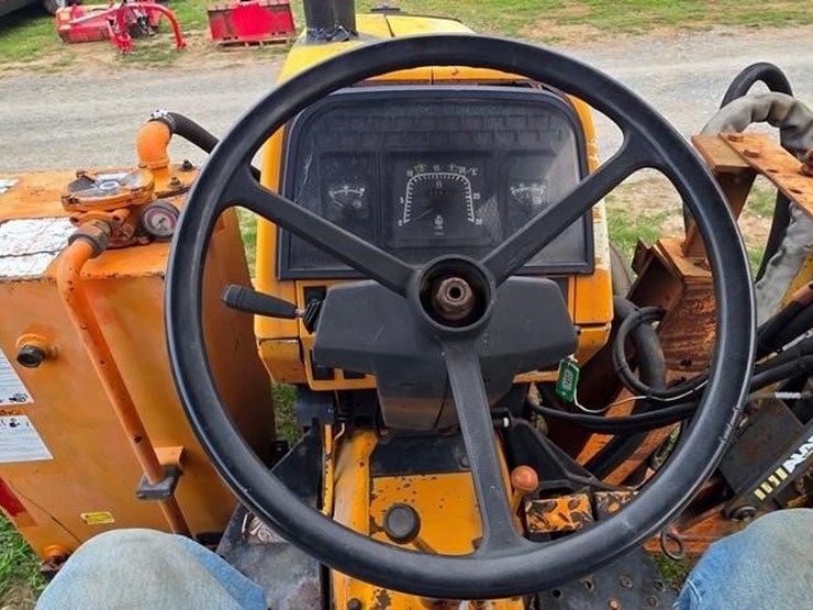 new-holland-6640-image-41
