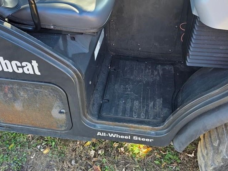 2010-bobcat-toolcat-5600-image-54