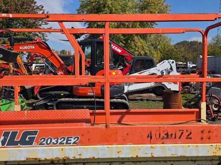 2002-jlg-2032e2-image-17