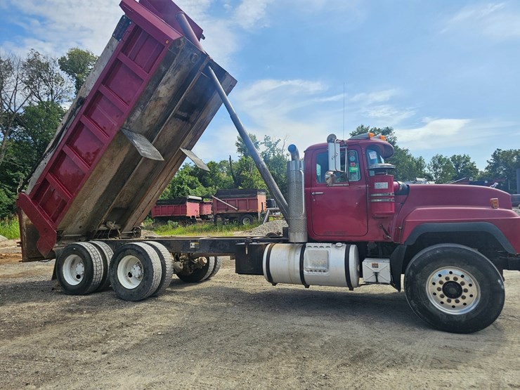 #15804-•-1998-mack-rd688s-dump-truck-image-78