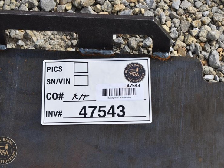 kit-containers-skid-steer-weld-on-attachment-plate-47543-image-2