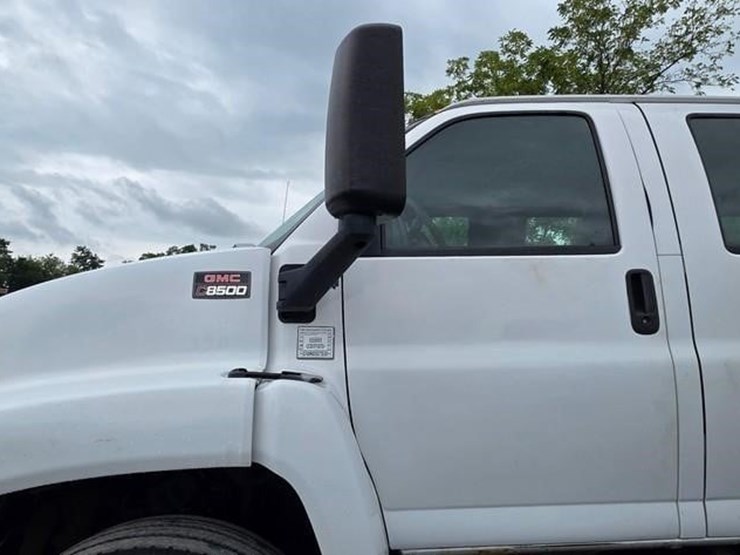 2007-gmc-topkick-c8500-image-9