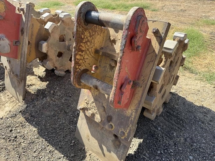 cat-24"-excavator-compaction-wheel-image-7