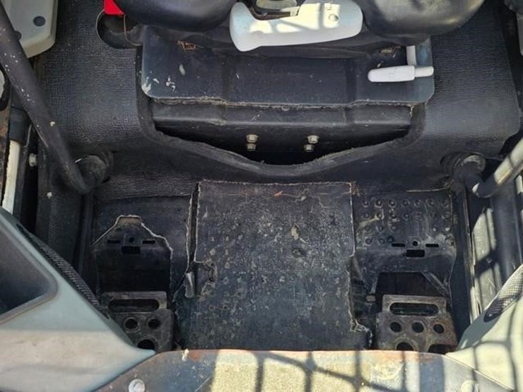 2016-bobcat-t650-image-45