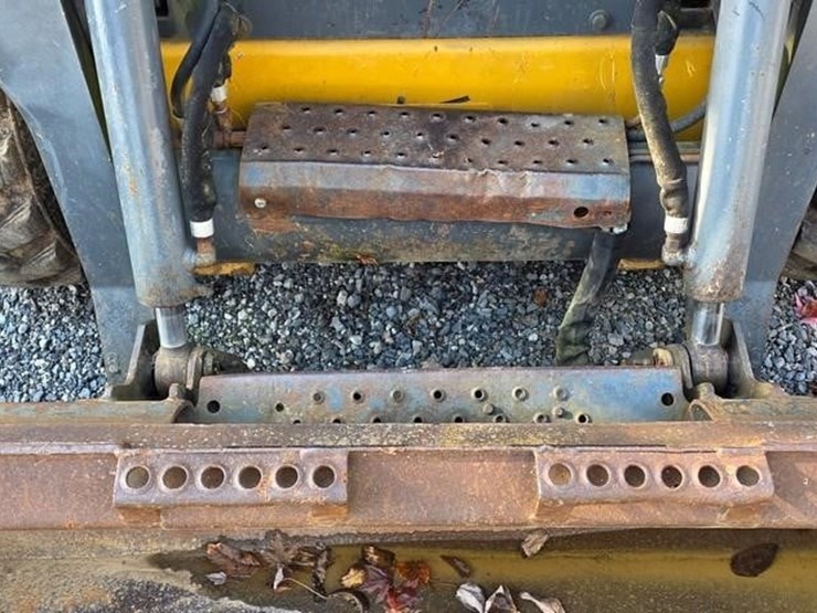 2014-new-holland-l218-image-35