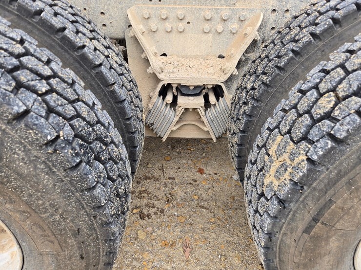 2012-caterpillar-ct660-image-105
