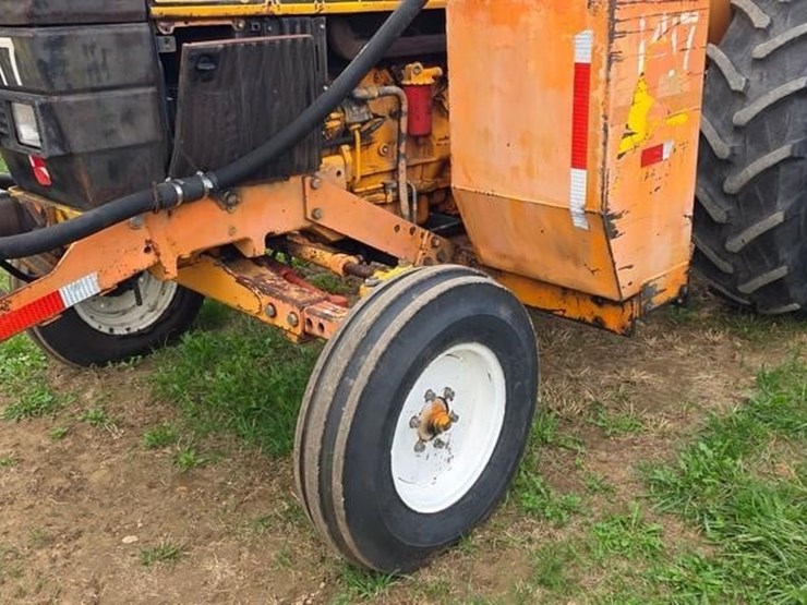 new-holland-6640-image-30