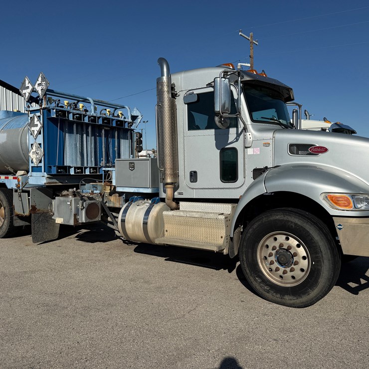 2015 PETERBILT 348