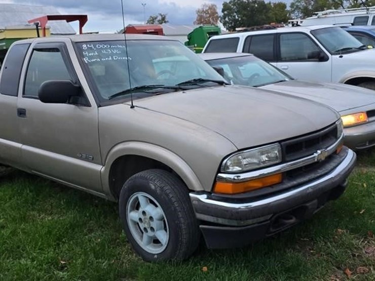 2002-chevrolet-s10-image-2
