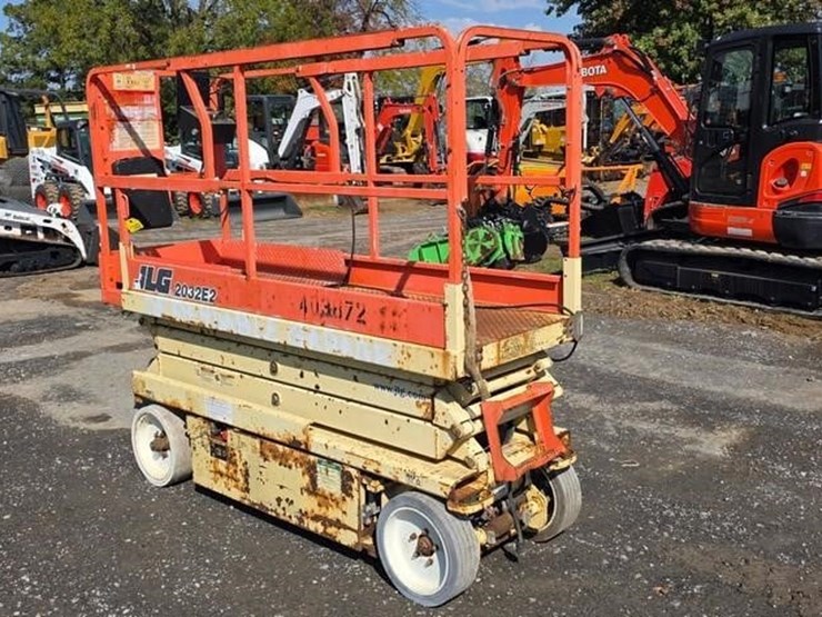 2002-jlg-2032e2-image-4