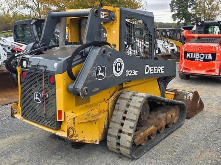 2017-deere-323e-image-4