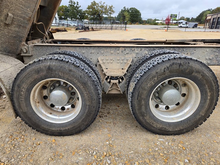 2012-caterpillar-ct660-image-101