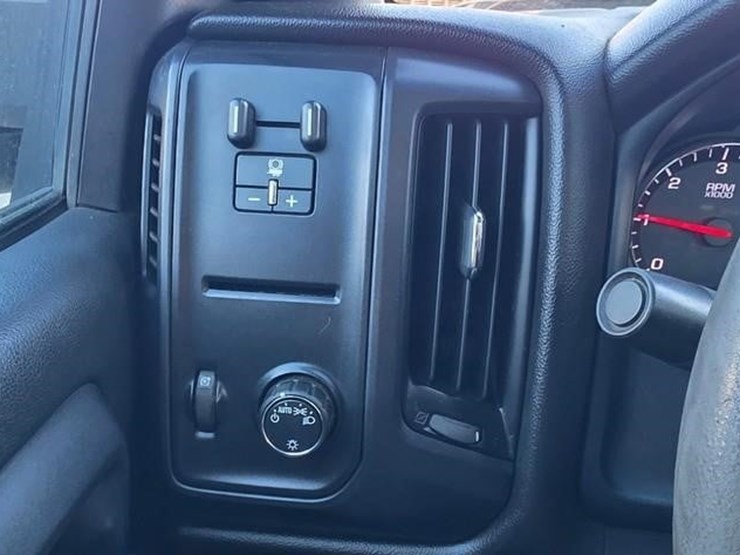 2015-chevrolet-silverado-3500hd-image-58