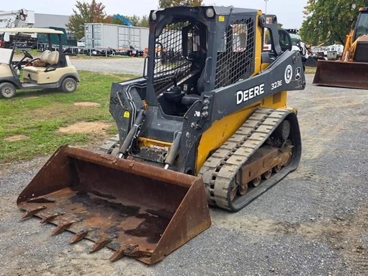 2017-deere-323e-image-2