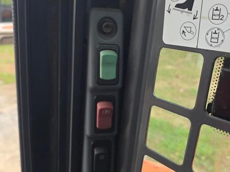 2016-kubota-ssv65-image-49