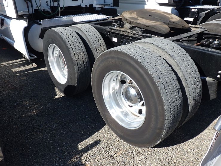2021-kenworth-t680-image-13
