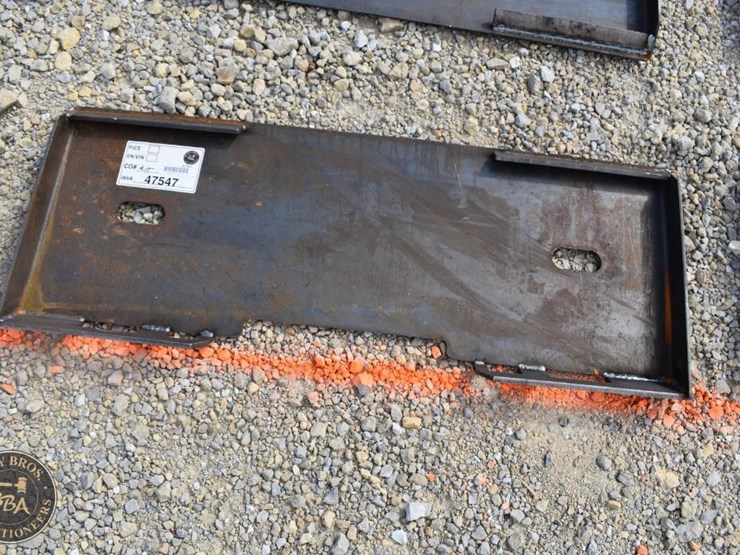 kit-containers-skid-steer-weld-on-attachment-plate-47547-image-1