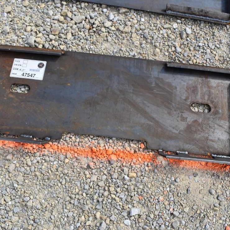 KIT CONTAINERS SKID STEER WELD-ON ATTACHMENT PLATE 47547