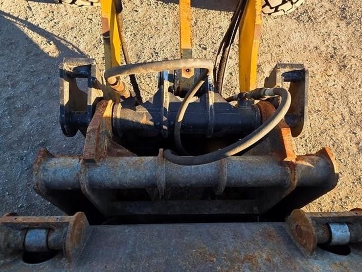 2015-caterpillar-938m-image-58
