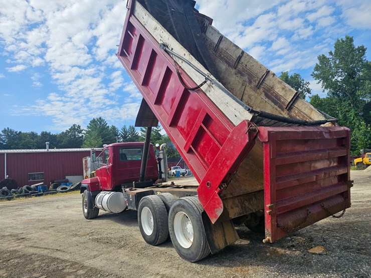 #15804-•-1998-mack-rd688s-dump-truck-image-58