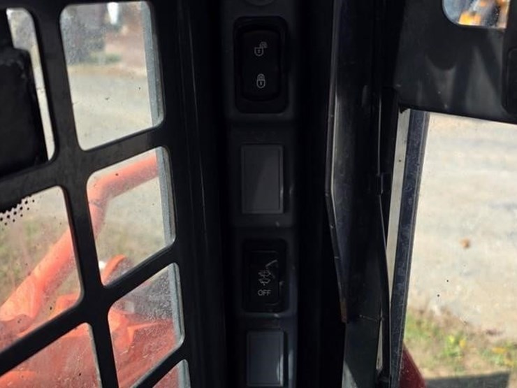 2019-kubota-ssv75-image-49