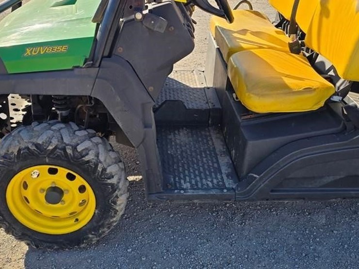 2021-john-deere-gator-xuv-835e-image-21